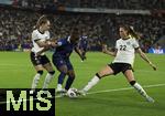 19.07.2025, UEFA Frauen-Europameisterschaft 2025 in der Schweiz. Viertelfinale, Frankreich - Deutschland, im St-Jakob-Park Basel (Schweiz). Sophia Kleinherne (Deutschland) gegen Sandy Baltimore (Frankreich) re: Jule Brand (Deutschland) 