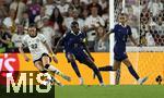 19.07.2025, UEFA Frauen-Europameisterschaft 2025 in der Schweiz. Viertelfinale, Frankreich - Deutschland, im St-Jakob-Park Basel (Schweiz). v.li: Jule Brand (Deutschland) gegen Griedge Mbock Bathy (Frankreich) 