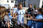 20.07.2025, Fussball 3. Liga 2025/2026, 25.Spieltag, TSV 1860 Mnchen Training an der Grnwalder Strasse Mnchen, Die Mannschaft geht durch die wartenden Fans am Trainingsgelnde. Clemens Lippmann (TSV 1860 Mnchen) 