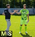 20.07.2025, Fussball 3. Liga 2025/2026, 25.Spieltag, TSV 1860 Mnchen Training an der Grnwalder Strasse Mnchen,  Geschftsfhrer Sport Dr. Christian Werner (li, 1860 Mnchen), re: Torwart Thomas Dhne (TSV 1860 Mnchen)  
