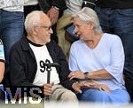 23.07.2025, UEFA Frauen-Europameisterschaft 2025 in der Schweiz. Halbfinale, Deutschland - Spanien, Im Stadion Letzigrund Zrich. Opa Herbert , Enkelin Torhterin Ann-Katrin Berger (Deutschland) spielt 