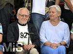 23.07.2025, UEFA Frauen-Europameisterschaft 2025 in der Schweiz. Halbfinale, Deutschland - Spanien, Im Stadion Letzigrund Zrich. Opa Herbert , Enkelin Torhterin Ann-Katrin Berger (Deutschland) spielt 