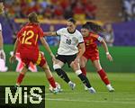 23.07.2025, UEFA Frauen-Europameisterschaft 2025 in der Schweiz. Halbfinale, Deutschland - Spanien, Im Stadion Letzigrund Zrich. v.l. Patri Guijarro (Spanien) gegen Giovanna Hoffmann (Deutschland) 