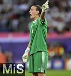 23.07.2025, UEFA Frauen-Europameisterschaft 2025 in der Schweiz. Halbfinale, Deutschland - Spanien, Im Stadion Letzigrund Zrich. Torhterin Ann-Katrin Berger (Deutschland) gestikuliert