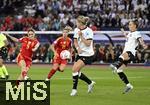 23.07.2025, UEFA Frauen-Europameisterschaft 2025 in der Schweiz. Halbfinale, Deutschland - Spanien, Im Stadion Letzigrund Zrich. v.l. Esther Gonzalez (Spanien) gegen Rebecca Knaak (Deutschland) und Sophia Kleinherne (Deutschland) 
