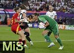 23.07.2025, UEFA Frauen-Europameisterschaft 2025 in der Schweiz. Halbfinale, Deutschland - Spanien, Im Stadion Letzigrund Zrich. Torhterin Ann-Katrin Berger (Deutschland) fngt den Ball.