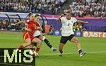 23.07.2025, UEFA Frauen-Europameisterschaft 2025 in der Schweiz. Halbfinale, Deutschland - Spanien, Im Stadion Letzigrund Zrich. v.l. Esther Gonzalez (Spanien) gegen Sophia Kleinherne (Deutschland) und Carlotta Wamser (Deutschland) 