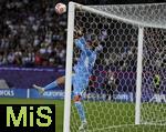 23.07.2025, UEFA Frauen-Europameisterschaft 2025 in der Schweiz. Halbfinale, Deutschland - Spanien, Im Stadion Letzigrund Zrich. Torhterin Catalina Coll (Spanien) wehrt den Ball ab.
