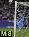 23.07.2025, UEFA Frauen-Europameisterschaft 2025 in der Schweiz. Halbfinale, Deutschland - Spanien, Im Stadion Letzigrund Zrich. Torhterin Catalina Coll (Spanien) wehrt den Ball ab.
