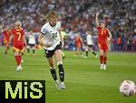23.07.2025, UEFA Frauen-Europameisterschaft 2025 in der Schweiz. Halbfinale, Deutschland - Spanien, Im Stadion Letzigrund Zrich. Jule Brand (Deutschland) kpft den Ball.