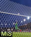 23.07.2025, UEFA Frauen-Europameisterschaft 2025 in der Schweiz. Halbfinale, Deutschland - Spanien, Im Stadion Letzigrund Zrich.  Ballabwehr: Torhterin Ann-Katrin Berger (Deutschland) fliegt durch den Strafraum.