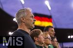 23.07.2025, UEFA Frauen-Europameisterschaft 2025 in der Schweiz. Halbfinale, Deutschland - Spanien, Im Stadion Letzigrund Zrich. Trainer Christian Wck (Deutschland) bei der Nationalhymne. 