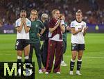 23.07.2025, UEFA Frauen-Europameisterschaft 2025 in der Schweiz. Halbfinale, Deutschland - Spanien, Im Stadion Letzigrund Zrich. Enttusche deutsche Spielerinnen nach der 0:1 Niederlage im Halbfinale, Klara Bhl (Deutschland), Maiken Birnbaum (Physiotherapeutin DFB), Sjoeke Nsken (Deutschland), Selina Cerci (Deutschland) 