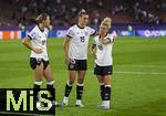 23.07.2025, UEFA Frauen-Europameisterschaft 2025 in der Schweiz. Halbfinale, Deutschland - Spanien, Im Stadion Letzigrund Zrich. Enttusche deutsche Spielerinnen nach der 0:1 Niederlage im Halbfinale, von links:  Selina Cerci (mitte, Deutschland) nimmt Linda Dallmann (re, Deutschland) trstend in den Arm. li: Klara Bhl (Deutschland).