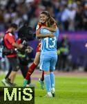 23.07.2025, UEFA Frauen-Europameisterschaft 2025 in der Schweiz. Halbfinale, Deutschland - Spanien, Im Stadion Letzigrund Zrich. Jubel bei den Spanierinnen nach Schlusspfiff,  Jana Fernandez (Spanien) umarmt Torhterin Catalina Coll (Spanien) 