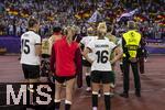 23.07.2025, UEFA Frauen-Europameisterschaft 2025 in der Schweiz. Halbfinale, Deutschland - Spanien, Im Stadion Letzigrund Zrich. Frust bei den Deutschen Spielerinnen nach der Niederlage bei den Fans, Selina Cerci (Deutschland), Linda Dallmann (Deutschland) 