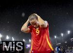 23.07.2025, UEFA Frauen-Europameisterschaft 2025 in der Schweiz. Halbfinale, Deutschland - Spanien, Im Stadion Letzigrund Zrich. Frust bei den Deutschen Spielerinnen nach der Niederlage, Torhterin Ann-Katrin Berger (Deutschland) taurig bei den Fans mit einem Trikot der Spanierinnen ( Esther Gonzalez (Spanien) )