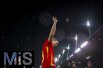 23.07.2025, UEFA Frauen-Europameisterschaft 2025 in der Schweiz. Halbfinale, Deutschland - Spanien, Im Stadion Letzigrund Zrich. Frust bei den Deutschen Spielerinnen nach der Niederlage, Torhterin Ann-Katrin Berger (Deutschland) taurig bei den Fans mit einem Trikot der Spanierinnen ( Esther Gonzalez (Spanien) )