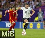 23.07.2025, UEFA Frauen-Europameisterschaft 2025 in der Schweiz. Halbfinale, Deutschland - Spanien, Im Stadion Letzigrund Zrich. v.li: Ona Batlle (Spanien) gegen Giovanna Hoffmann (Deutschland) 