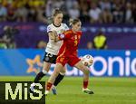 23.07.2025, UEFA Frauen-Europameisterschaft 2025 in der Schweiz. Halbfinale, Deutschland - Spanien, Im Stadion Letzigrund Zrich. v.li: Sophia Kleinherne (Deutschland) gegen Esther Gonzalez (Spanien) 