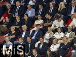 23.07.2025, UEFA Frauen-Europameisterschaft 2025 in der Schweiz. Halbfinale, Deutschland - Spanien, Im Stadion Letzigrund Zrich. Ehrentribne mit Ex-Fussballerin Alexandra Patricia Morgan (USA) mit Ehemann Servando Carrasco, Silvia Neid, Babett Peter, Lara Dickenmann, DFB-Funktionre, Pia Sundhage (Trainerin Schweiz, SWE),  Gnter Netzer mit Frau Elvira, und andere. 