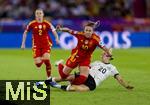 23.07.2025, UEFA Frauen-Europameisterschaft 2025 in der Schweiz. Halbfinale, Deutschland - Spanien, Im Stadion Letzigrund Zrich. li: Athenea (Spanien) gegen Elisa Sen (Deutschland)  