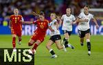 23.07.2025, UEFA Frauen-Europameisterschaft 2025 in der Schweiz. Halbfinale, Deutschland - Spanien, Im Stadion Letzigrund Zrich. li: Athenea (Spanien) gegen Elisa Sen (Deutschland)  
