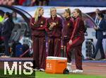 23.07.2025, UEFA Frauen-Europameisterschaft 2025 in der Schweiz. Halbfinale, Deutschland - Spanien, Im Stadion Letzigrund Zrich. v.li: Sarai Linder (Deutschland), Kathrin Hendrich (Deutschland), Giulia Gwinn (Deutschland), Sjoeke Nsken (Deutschland) vor dem Spiel am Spielfeldrand.