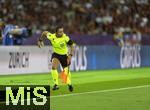 23.07.2025, UEFA Frauen-Europameisterschaft 2025 in der Schweiz. Halbfinale, Deutschland - Spanien, Im Stadion Letzigrund Zrich. Linienrichterin Fabrini Bevilaqua (Brasilien) in Aktion.