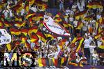 23.07.2025, UEFA Frauen-Europameisterschaft 2025 in der Schweiz. Halbfinale, Deutschland - Spanien, Im Stadion Letzigrund Zrich.  Fans Deutschland schwenken ihre Fahnen 