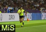 23.07.2025, UEFA Frauen-Europameisterschaft 2025 in der Schweiz. Halbfinale, Deutschland - Spanien, Im Stadion Letzigrund Zrich. Linienrichterin Fabrini Bevilaqua (Brasilien) in Aktion.