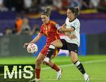 23.07.2025, UEFA Frauen-Europameisterschaft 2025 in der Schweiz. Halbfinale, Deutschland - Spanien, Im Stadion Letzigrund Zrich. v.li: Mariona Caldentey (Spanien) gegen Klara Bhl (Deutschland) 