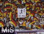 23.07.2025, UEFA Frauen-Europameisterschaft 2025 in der Schweiz. Halbfinale, Deutschland - Spanien, Im Stadion Letzigrund Zrich.  Fans Deutschland schwenken ihre Fahnen 