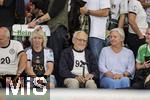 23.07.2025, UEFA Frauen-Europameisterschaft 2025 in der Schweiz. Halbfinale, Deutschland - Spanien, Im Stadion Letzigrund Zrich. Familie von Torhterin Ann-Katrin Berger (Deutschland) auf der Tribne, mit dem 92-Jhrigen Opa Herbert (mitte).   