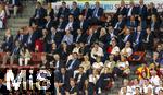 23.07.2025, UEFA Frauen-Europameisterschaft 2025 in der Schweiz. Halbfinale, Deutschland - Spanien, Im Stadion Letzigrund Zrich. Ehrentribne mit Ex-Fussballerin Alexandra Patricia Morgan (USA) mit Ehemann Servando Carrasco, Silvia Neid, Babett Peter, Lara Dickenmann, DFB-Funktionre, Pia Sundhage (Trainerin Schweiz, SWE), DFB Prsident Bernd Neuendorf (Deutschland), Bundesprsident Deutschland Frank Walter Steinmeier, Gnter Netzer mit Frau Elvira, Andreas Rettig (DFB) und andere.    