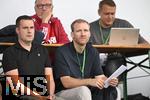 25.07.2025, Fussball 1. Bundesliga 2025/2026,  Testspiel Rot-Weiss Essen - FC Augsburg, im Donaustadion Dillingen, Schwaben.  re: Sportdirektor Benni Weber (FC Augsburg) auf der Tribne als Zuschauer 

