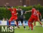 25.07.2025, Fussball 1. Bundesliga 2025/2026,  Testspiel Rot-Weiss Essen - FC Augsburg, im Donaustadion Dillingen, Schwaben. v.li: Jeffrey Gouweleeuw (FC Augsburg) gegen Dominik Martinovic (Essen).
 

