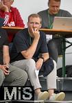 25.07.2025, Fussball 1. Bundesliga 2025/2026,  Testspiel Rot-Weiss Essen - FC Augsburg, im Donaustadion Dillingen, Schwaben.  Sportdirektor Benni Weber (FC Augsburg) auf der Tribne als Zuschauer 

