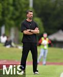 25.07.2025, Fussball 1. Bundesliga 2025/2026,  Testspiel Rot-Weiss Essen - FC Augsburg, im Donaustadion Dillingen, Schwaben. Trainer Sandro Wagner (FC Augsburg) nachdenklich 
 

