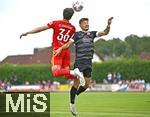 25.07.2025, Fussball 1. Bundesliga 2025/2026,  Testspiel Rot-Weiss Essen - FC Augsburg, im Donaustadion Dillingen, Schwaben. li: Mert Kmr (FC Augsburg) gegen Jannik Hofmann (Essen).
 

