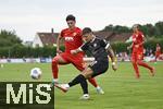 25.07.2025, Fussball 1. Bundesliga 2025/2026,  Testspiel Rot-Weiss Essen - FC Augsburg, im Donaustadion Dillingen, Schwaben. li: Mert Kmr (FC Augsburg) gegen Jannik Hofmann (Essen).
 

