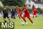25.07.2025, Fussball 1. Bundesliga 2025/2026,  Testspiel Rot-Weiss Essen - FC Augsburg, im Donaustadion Dillingen, Schwaben. re: Alexis Julian Claude-Maurice (FC Augsburg) gegen Jannik Hofmann (Essen).