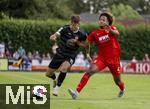 25.07.2025, Fussball 1. Bundesliga 2025/2026,  Testspiel Rot-Weiss Essen - FC Augsburg, im Donaustadion Dillingen, Schwaben. re: Han-Noah Massengo (FC Augsburg) gegen Jannik Hofmann (Essen).