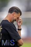 25.07.2025, Fussball 1. Bundesliga 2025/2026,  Testspiel Rot-Weiss Essen - FC Augsburg, im Donaustadion Dillingen, Schwaben. Trainer Sandro Wagner (FC Augsburg) nachdenklich 