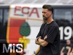 25.07.2025, Fussball 1. Bundesliga 2025/2026,  Testspiel Rot-Weiss Essen - FC Augsburg, im Donaustadion Dillingen, Schwaben. Trainer Sandro Wagner (FC Augsburg) nachdenklich 
 

