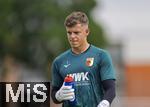 25.07.2025, Fussball 1. Bundesliga 2025/2026,  Testspiel Rot-Weiss Essen - FC Augsburg, im Donaustadion Dillingen, Schwaben. Torwart Finn Dahmen (FC Augsburg) nachdenklich 
 

