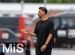 25.07.2025, Fussball 1. Bundesliga 2025/2026,  Testspiel Rot-Weiss Essen - FC Augsburg, im Donaustadion Dillingen, Schwaben. Trainer Sandro Wagner (FC Augsburg) gibt Anweisungen, zeigt, gestikuliert, gibt Kommandos, Anweisungen, gibt Anweisungen, zeigend, gestikulierend, .
 

