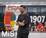 25.07.2025, Fussball 1. Bundesliga 2025/2026,  Testspiel Rot-Weiss Essen - FC Augsburg, im Donaustadion Dillingen, Schwaben. Trainer Sandro Wagner (FC Augsburg) nachdenklich 
 

