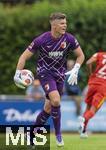 25.07.2025, Fussball 1. Bundesliga 2025/2026,  Testspiel Rot-Weiss Essen - FC Augsburg, im Donaustadion Dillingen, Schwaben. Torwart Finn Dahmen (FC Augsburg) hat den Ball 
 

