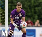 25.07.2025, Fussball 1. Bundesliga 2025/2026,  Testspiel Rot-Weiss Essen - FC Augsburg, im Donaustadion Dillingen, Schwaben. Torwart Finn Dahmen (FC Augsburg) hat den Ball 
 

